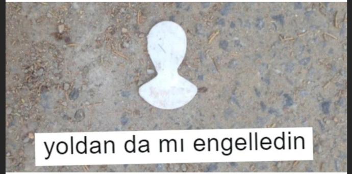 Birisini engellerken, şu nedenden dolayı engelliyorum diyor musunuz, yoksa hiçbir şey söylemeden engelliyor musunuz?