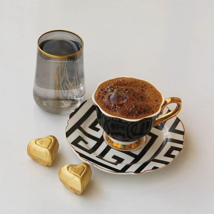 En çok neyi seversin, kahve mi çay mı?