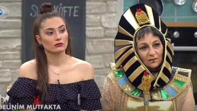 Eski Antik Mısır Kraliçeleri mi daha bakımlıydı yoksa günümüz modern kadınları mı?
