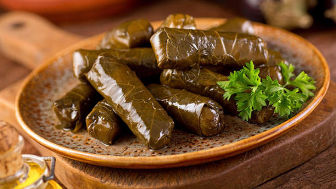 Yaprak sarması mı yoksa lahana sarması mı daha lezzetli?