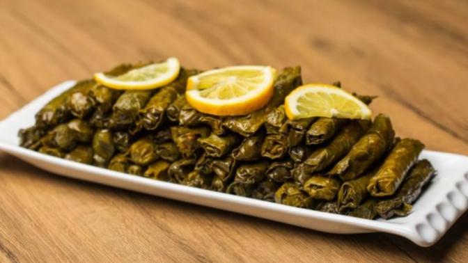 Yaprak sarması mı yoksa lahana sarması mı daha lezzetli?