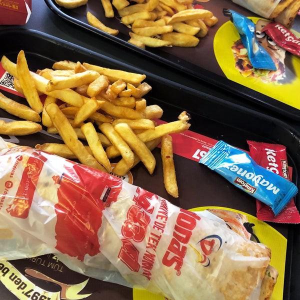 Arkadaşları iddiaya girdik hamburgermi yoksa dönermi?