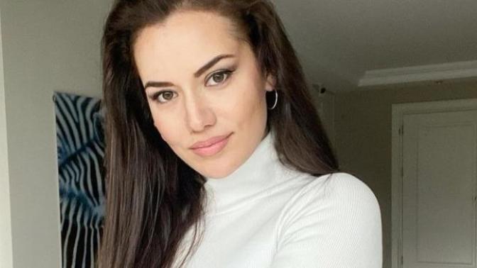 Yaşına göre Beren saat mi daha genç gösteriyor Fahriye Evcen mi?
