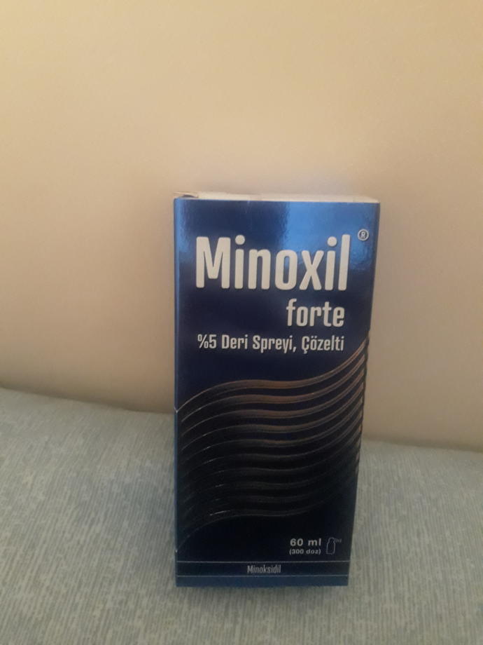 Arkadaslar saçımin tepesi seyreldi saç ektirecegim yazın ortalarinda ama saçımı korumak için minoxil aldım sizce yararlimi?