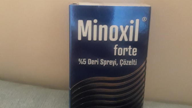 Arkadaslar saçımin tepesi seyreldi saç ektirecegim yazın ortalarinda ama saçımı korumak için minoxil aldım sizce yararlimi?