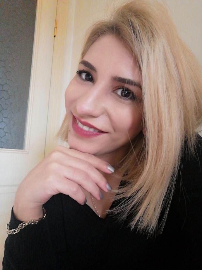 Sizce koyu renk saç mı yoksa açık renk mi ?