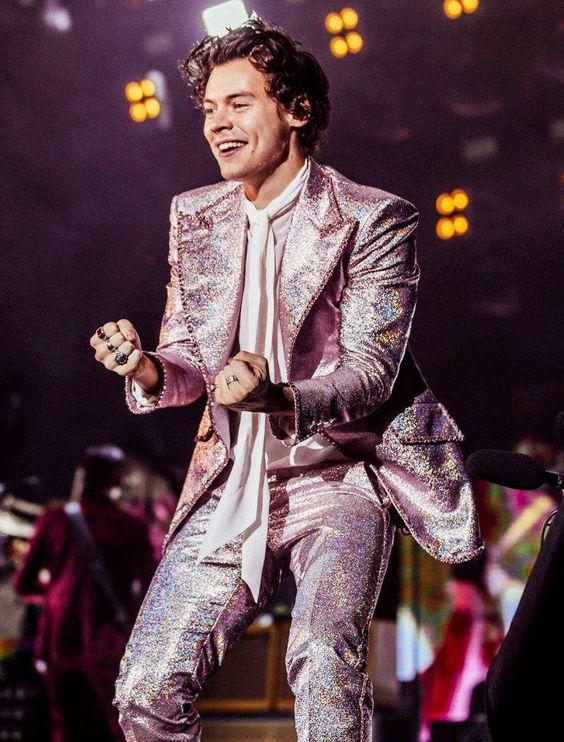 Harry Stylesın son dönemki tarzı Zeki Mürene benzemiyor mu?