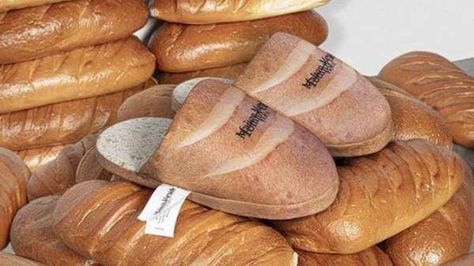Ekmeğe benzeyen bir terliğe sırf markası için 900 lira verip giyer misiniz?