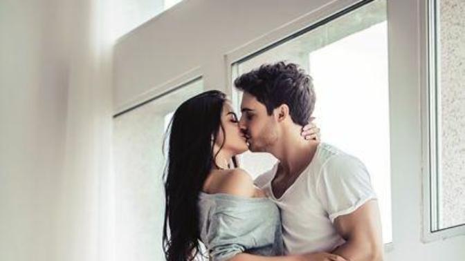 Evleneceğiniz kişinin sizden önceki ilişkisinde öpüşmüş olması evlilik fikrinizi değiştirir mi?