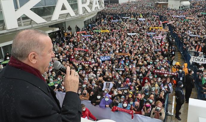 Covid-19 gölgesinde kongreler! AK Partinin 7. Olağan Kongresindeki görüntülerle ilgili neler düşünüyorsunuz?