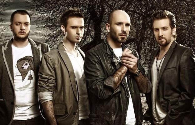 Sizce Türkiyenin en iyi rock grup/sanatçısı hangisi?