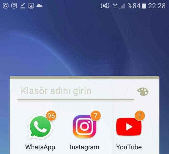 Arkadaşlarla buluşulan bir gecenin ortasında sevgiliden gelen ''seni istiyorum'' mesajıyla ortamdan ayrılır mısınız?