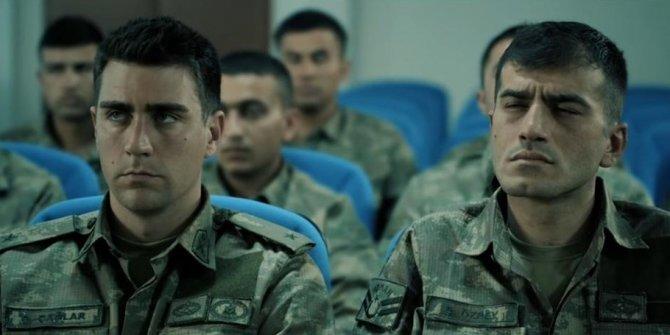 Çağlar Ertuğrul'un yer aldığı hangi projeyi daha çok beğendiniz?