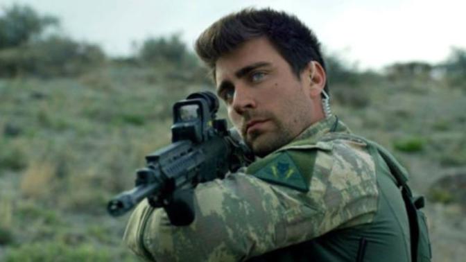 Çağlar Ertuğrul'un yer aldığı hangi projeyi daha çok beğendiniz?