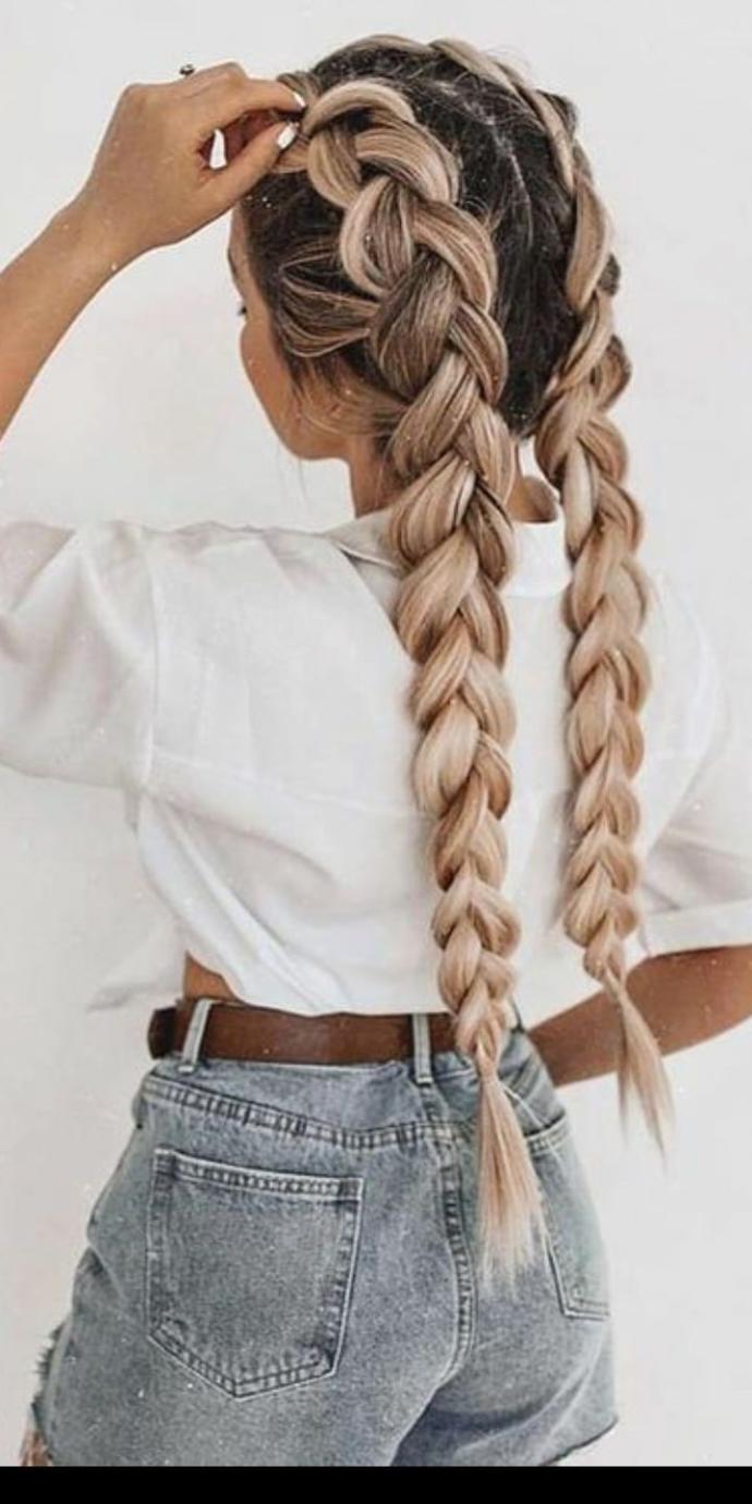 Örgü modeli saçlar çekici mi yoksa çocuksu mu?