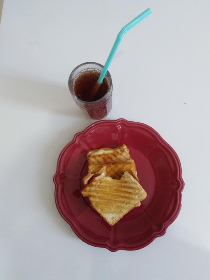 Kahvaltıda tost yemek kekoluk mudur?