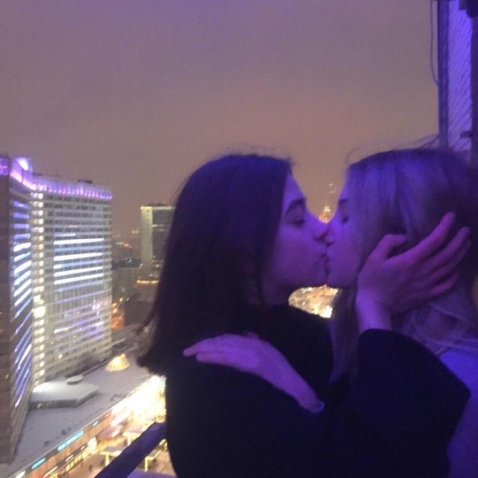Para için hemcinsinizle öpüşür müsünüz?