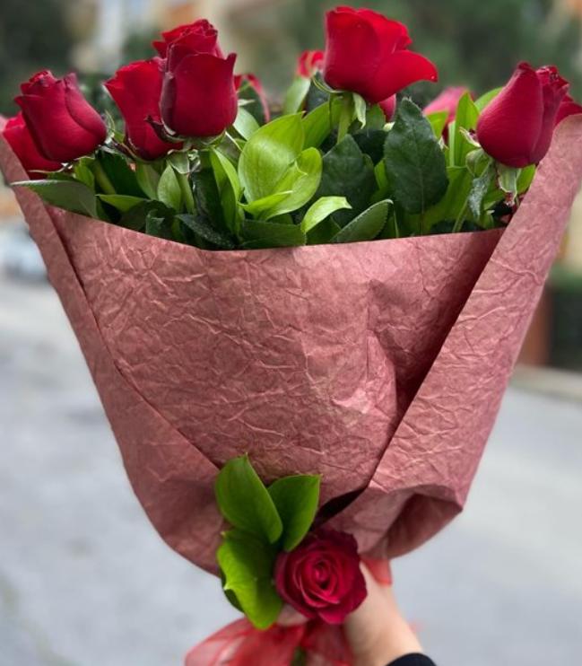 Yüzünüzde kıpkırmızı güller açtıran günaydın mesajlarınızı aldınız mı arkdişler😍😍?