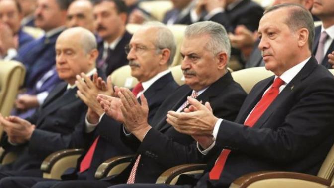 Sizi söyledikleriyle en çok güldüren siyasetçi kim?