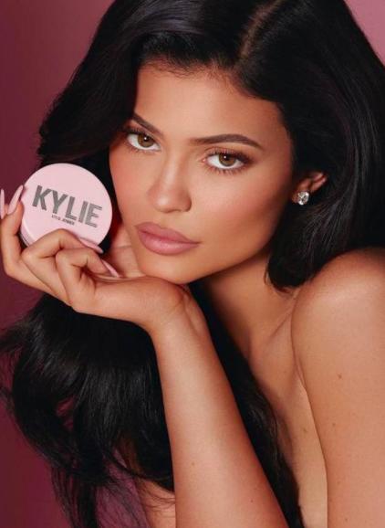 Kylie Jenner sizce güzel mi?