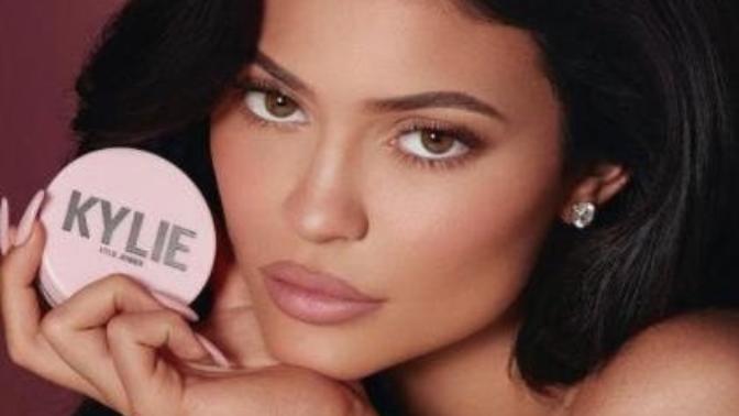 Kylie Jenner sizce güzel mi?