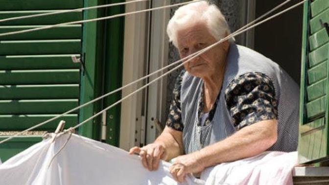 Komşum korona oldu, kimsesi yok, çamaşırlarını nasıl yıkamam lazım?