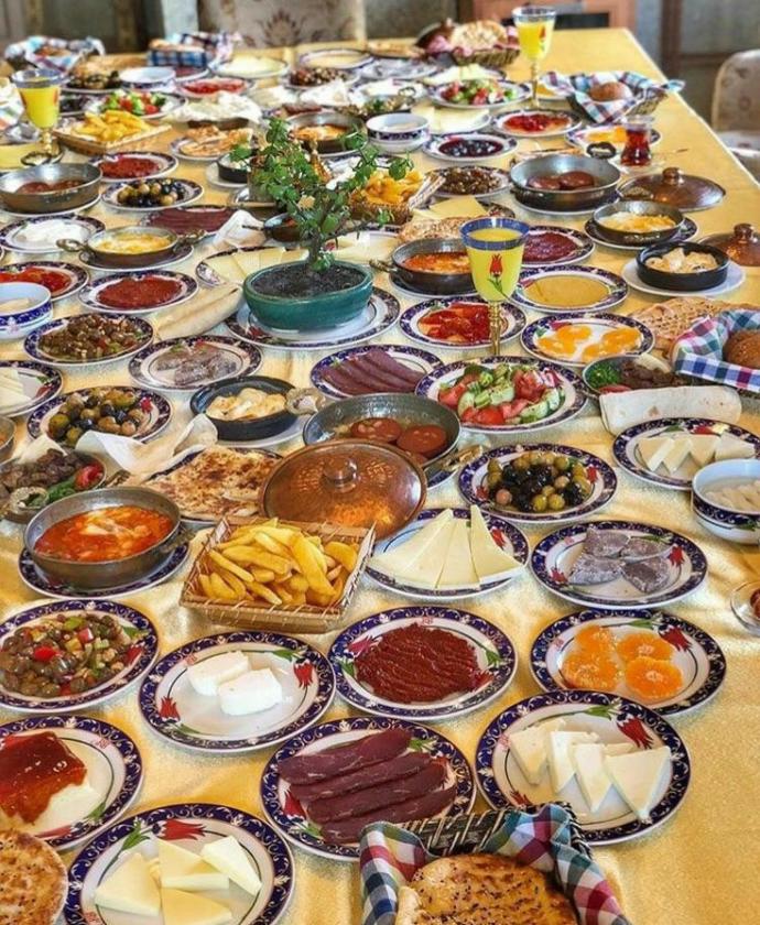 Yöresel bir kahvaltı mı günlük normal bir kahvaltı mı?