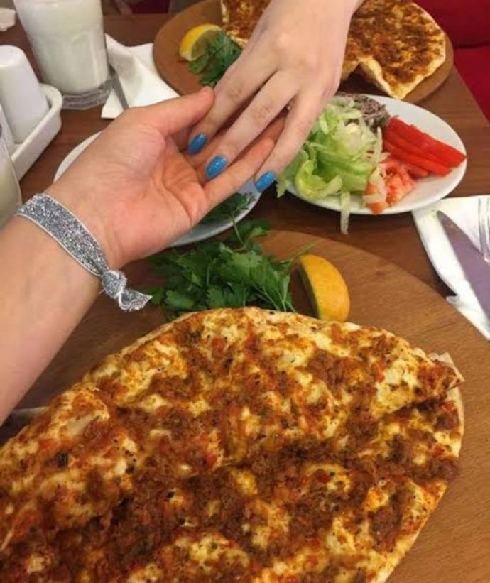 Lahmacun mu, manita mı?