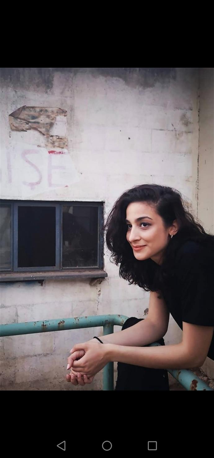 Sima olarak tanıdığım ismini bilmediğim kız burada mısın acaba seni Ezgi Özyürekoğluna benzetiyorum neredesin zalımın gızı?