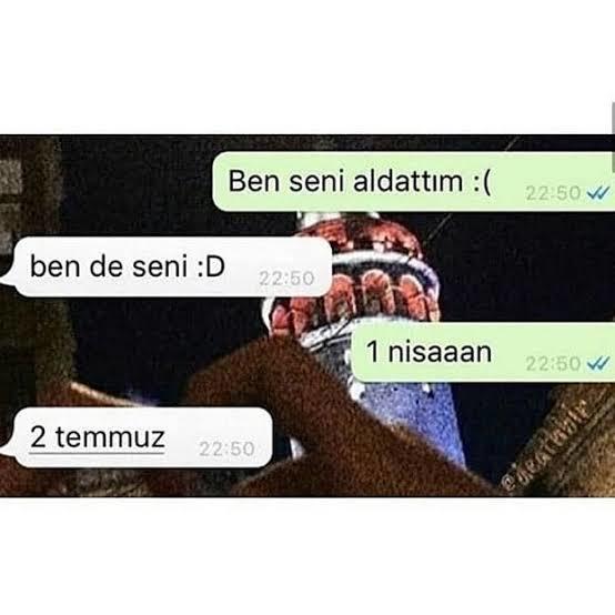 Sevgilin sana "Seni aldatıyorum, ayrılalım." mesajı atıp 1 Nisan şakası yapsa, ne tepki verirdin?