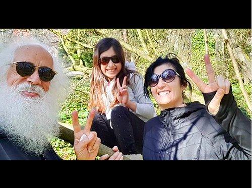 Suavi ve ailesi.