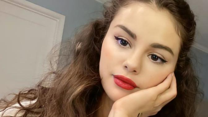 Selena çok aşırı tatlı ve güzel değil mi?
