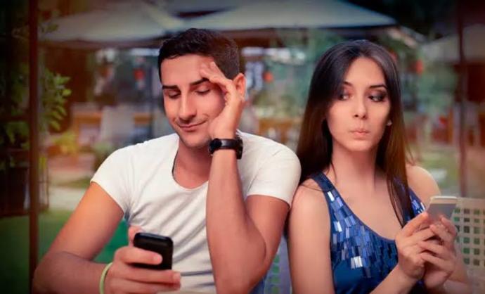 Aşkta söylenen hangi pembe yalanların affı olur?