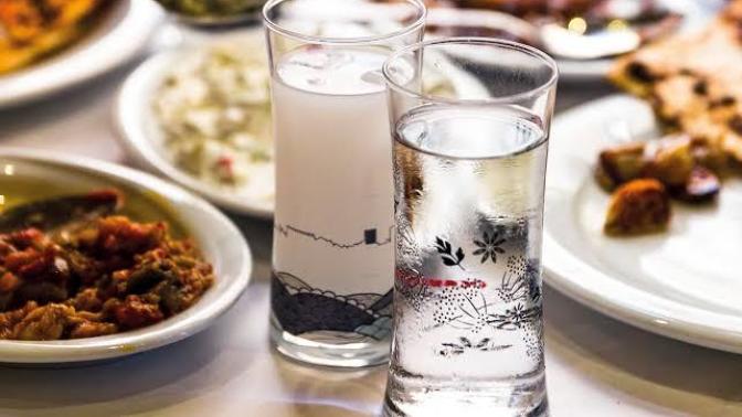Sen rakıyı kimlerle içersin?