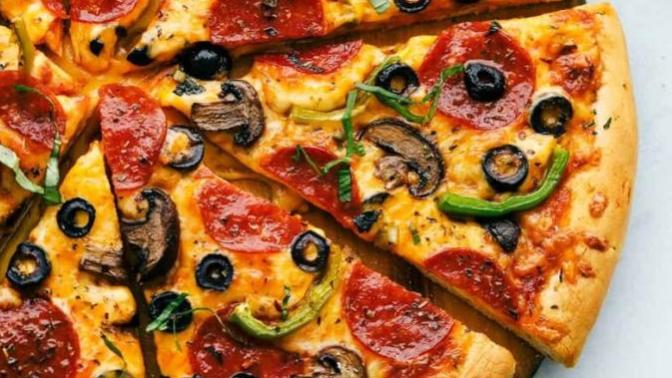 Pizzanın yanında en güzel ne gider?