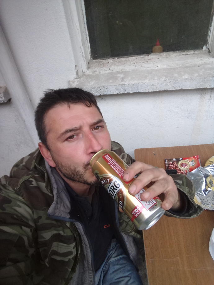 Beni sarhoş eden ictiktiklerimmi sanıyorsun yoksa aklimdaki sen mi?