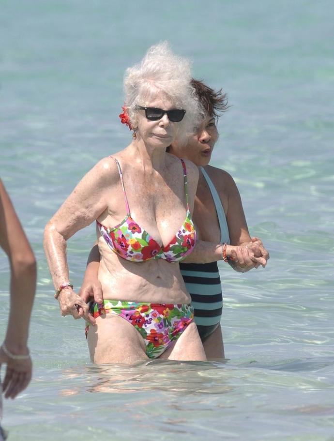Bikini giyinmek namussuzluk mudur?