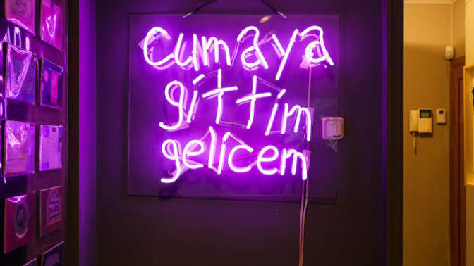Kalbinizin kapısında bir yazı asılıyor olsaydı, orada ne yazardı?