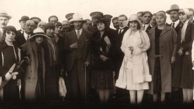 Kadınlara seçme ve seçilme hakkı neden cumhuriyet kurulduktan 11 yıl sonra tanındı?