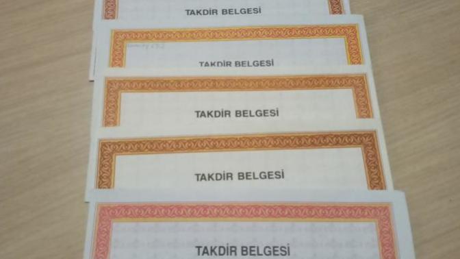 Diplomalarinizi saklar misiniz?