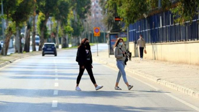 Hafta sonu yasaklarında marketler ve restoranlar da kapatılmalı mı?