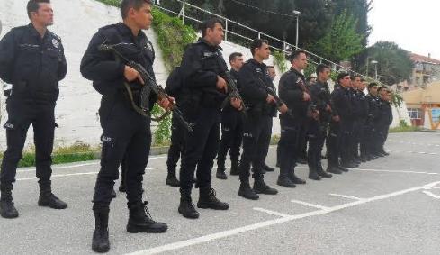 Polislik hakkında her şeyi bilmek istiyorum. Polis olanlar bakabilirmi (Polis okulunda okuyanlar da baksın )?