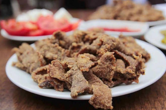 Vedat Milor sordu; tava ciğer mi ciğer şiş mi?