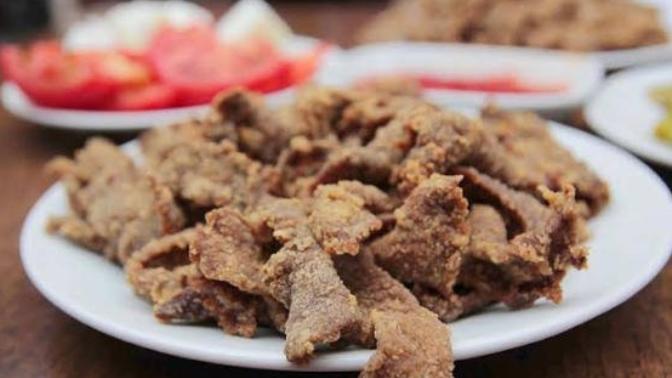 Vedat Milor sordu; tava ciğer mi ciğer şiş mi?
