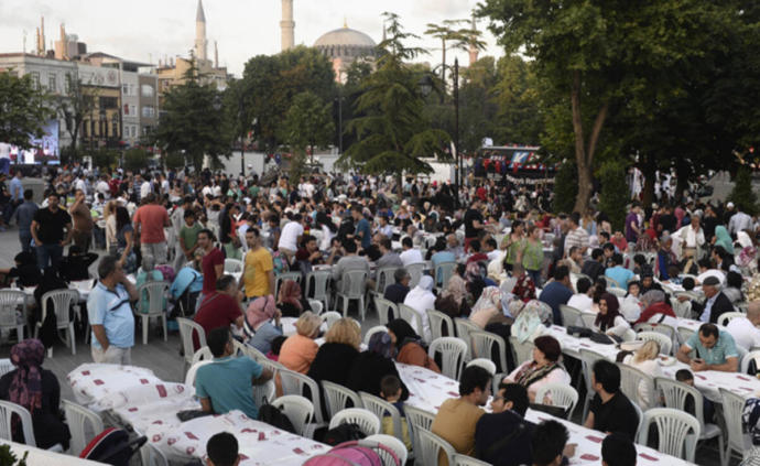Ramazan ayındaki tedbirler, koronavirüsü yavaşlatmada etkili olacak mı?