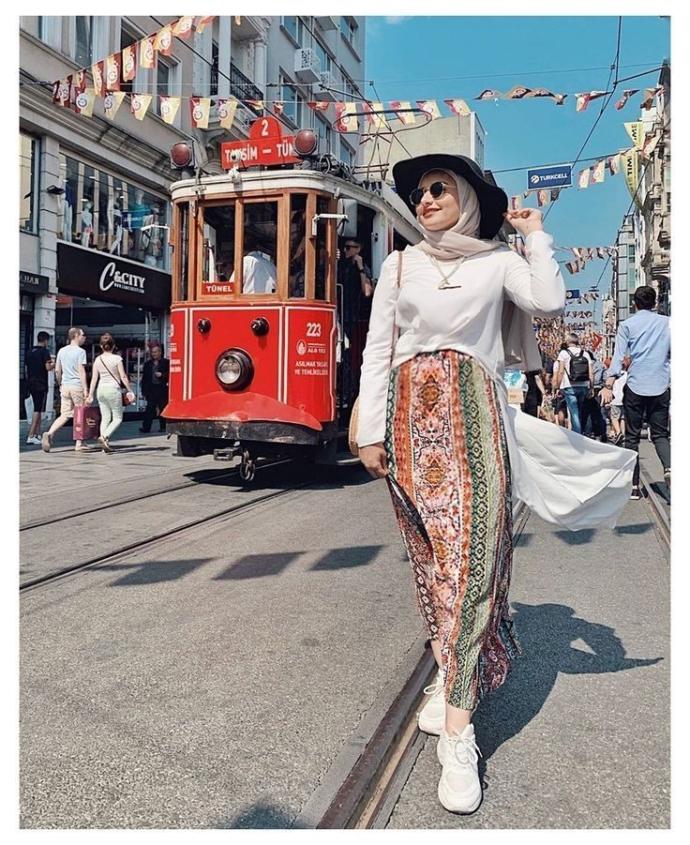 Kapalılara hanım hanımcık giyim mi daha şık oluyor?