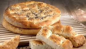 İstanbulda sade Ramazan pidesi 4 lira, susamlı yumurtalı pide 5 liradan satılacak.Tercihiniz hangi pideden yana olur?
