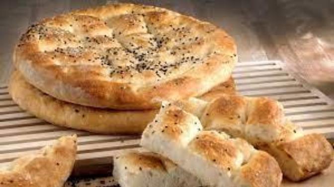 İstanbul'da sade Ramazan pidesi 4 lira, susamlı yumurtalı pide 5 liradan satılacak. Tercihiniz hangi pideden yana olur?