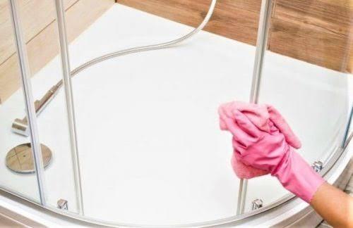 Kızlar, Tuvalet ve banyo temizliği için gerekli malzemeler neler?