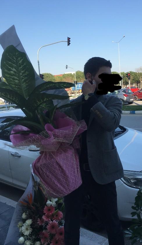 Saksı çiçeği ile evlenme teklifi eden adamın teklifini kabul edeyim mi?